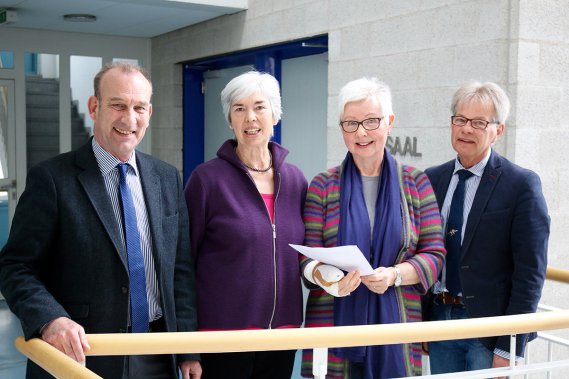 (v.l.) Bürgermeister Uwe Schmitz, Irene Fröhlich und Ilse Tekampe vom Seniorenbeirat sowie Bürgervorsteher Peter Empen 