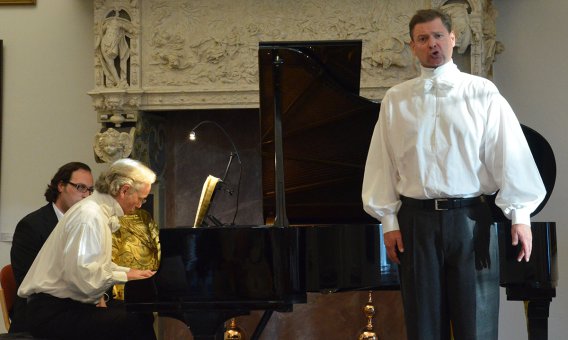 Charles Spencer (Klavier), Ulf Bästlein (Gesang)