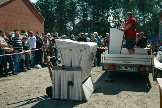Strandkörbe werden auf dem Bauhof versteigert