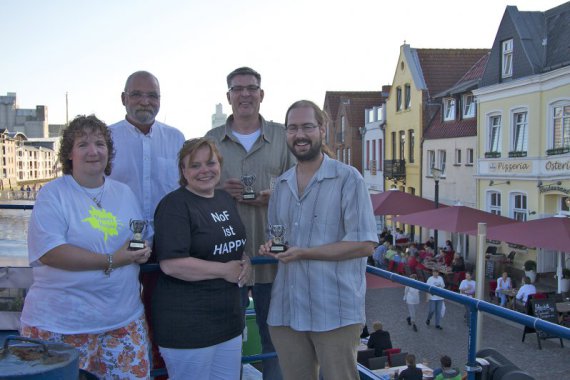 vorne: Jessica Petersen, Gruppengründerin Petra Blume, Thorsten Schicke, hinten: Wolfgang Claussen und Thomas Schlüter (jeweils v.li.)